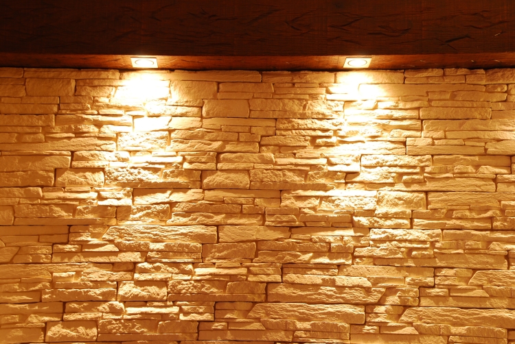 unshaped-stone-wall-with-spot-lights_Gk3tcA6_.jpg